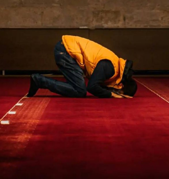 Pintu-Pintu Langit Terbuka di Sepertiga Malam | Surau.co