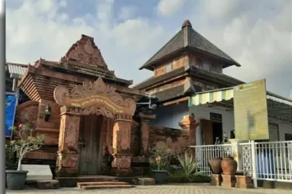 Pesanteren Tegalsari Ponorogo merupakan salah satu pesantren tua di Indonesia